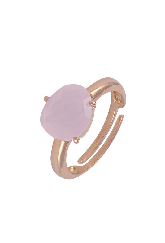 Ring mit ovalem Schmuckstein rosa